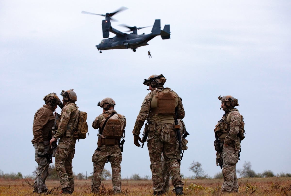 U.S. Army Special Forces Soldiers assigned to the 19th Special Forces Group (Airborne) prepare to board the CV-22B Osprey aircraft operated by U.S. Airmen