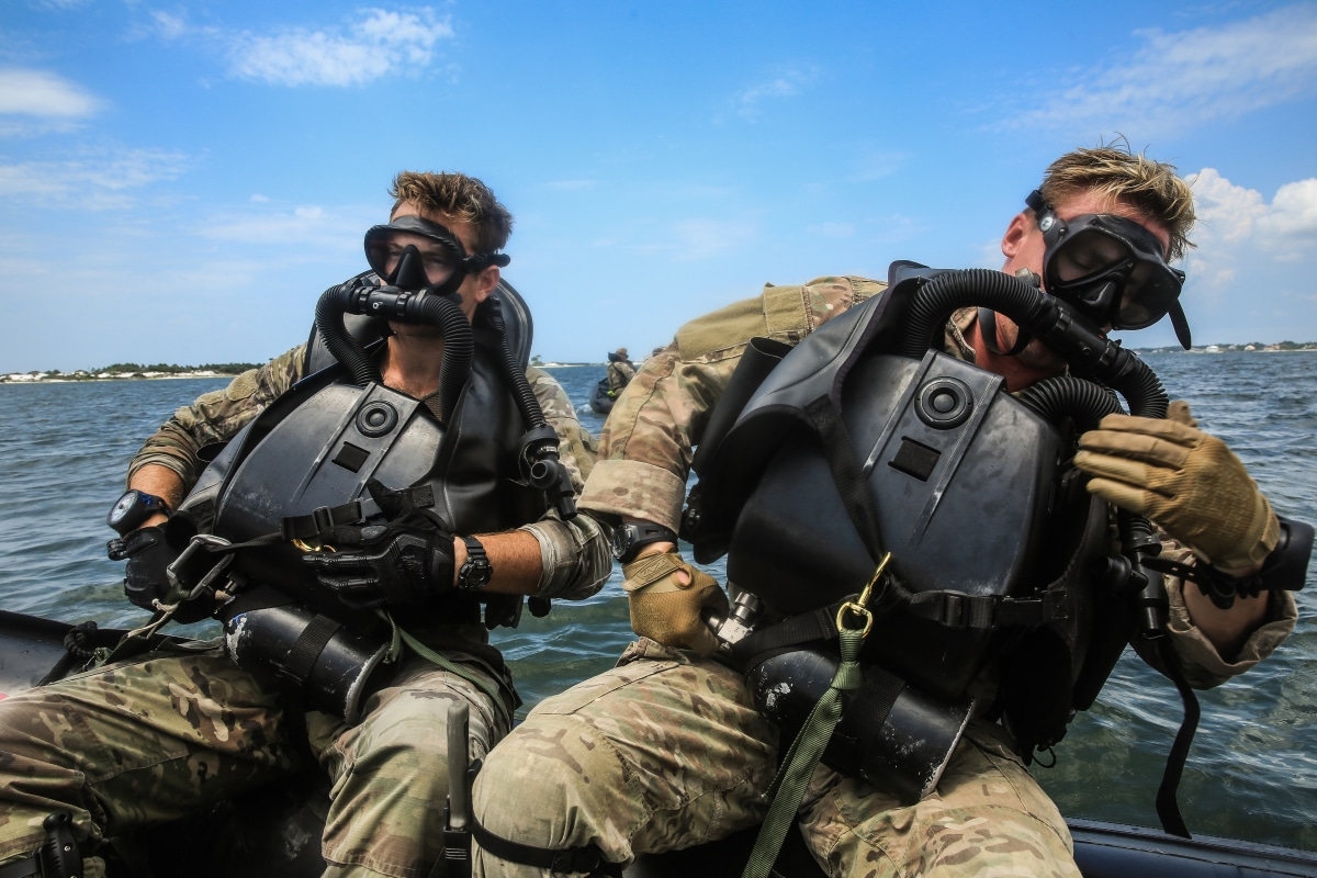 Green Berets assigned to 3rd Special Group (Airborne) enter the water to conduct a closed circuit dive