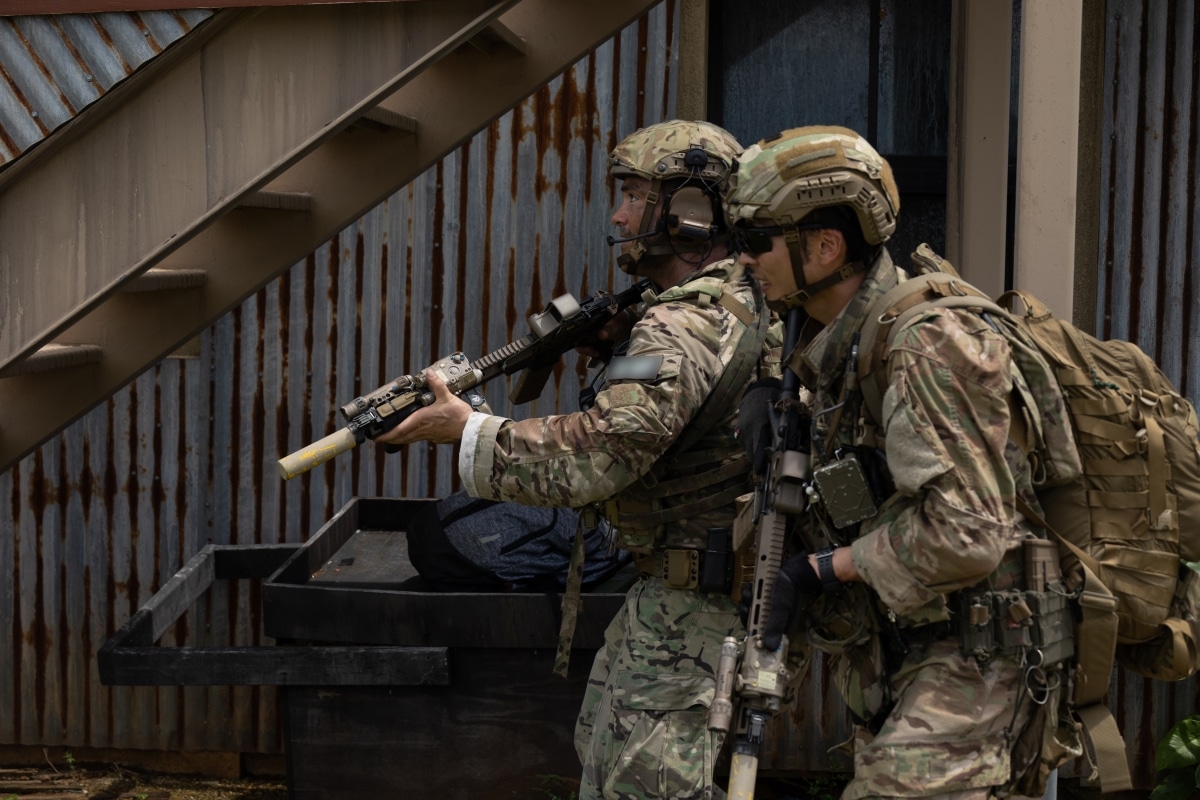 SANTA RITA, Guam – U.S. Army Green Berets assigned to 1st Battalion, 1st Special Forces Group