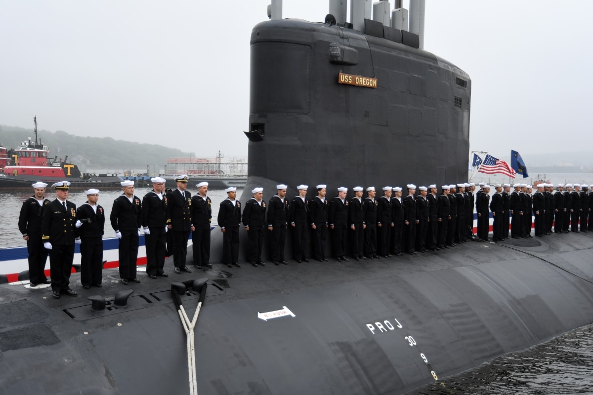 220528-N-GR655-0202 GROTON, Connecticut (May 28, 2022) – Crewmembers attached to the Virginia-class fast attack submarine USS Oregon