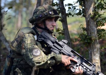 A soldier from the Croatian Armed Forces mobile infantry scans the perimeter, Sept. 13, 2016, at the Eugen Kvaternik training range in Slunj, Croatia, as part of exercise Immediate Response 16. Immediate Response 16 utilizes computer-assisted simulations and field training exercises spanning two countries, Croatia and Slovenia.