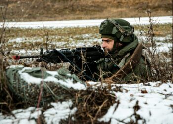 A Lithuanian National Volunteer Defence Force (KASP) soldier pulls security during Combined Resolve XVI with members from the 10th U.S. Army Special Forces Group in Hohenfels