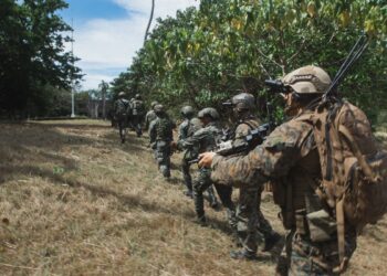 U.S. Marines with 3d Reconnaissance Battalion, 3d Marine Division, and Philippine Marines with Force Reconnaissance Group, conduct a raid during Balikatan 22 on Corregidor Island, Cavite, Philippines