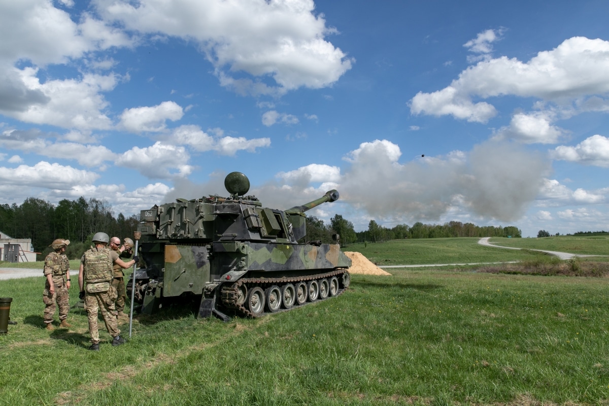 Ukrainian artillerymen fire the M109 self-propelled howitzer during training at Grafenwoehr Training Area, Germany