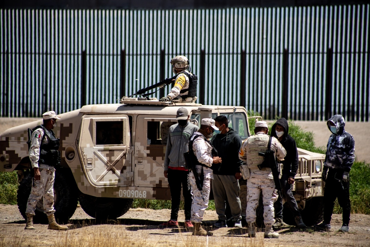 Juárez, Chihuahua, Mexico, 05-14-2021, National Guard in Mexico detains a group of migrants trying to cross the Mexico-United States border
