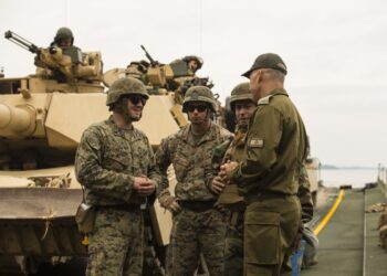 Brig. Gen. Uri Gordin, the commanding general of the 98th Division, Israel Defense Forces, speaks to Marines with 2nd Tank Battalion, 2nd Marine Division about the M1A1 Abrams Main Battle Tank during exercise Iron Blitz at Camp Lejeune