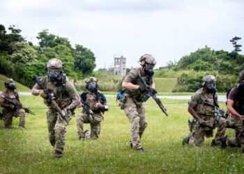 OKINAWA, Japan – Soldiers with 1st Battalion, 1st Special Forces Group (Airborne) and Explosive Ordinance Disposal Mobile Unit 5, begin a patrol towards an objective