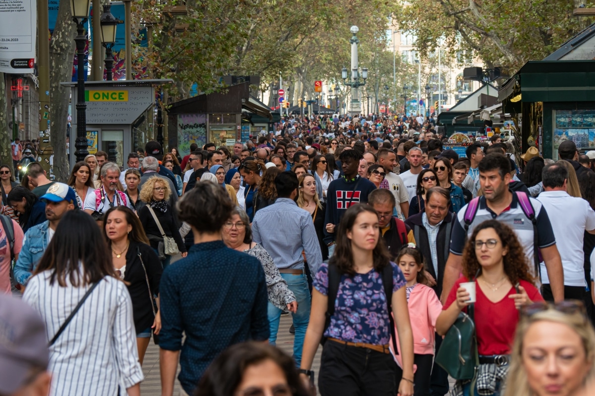 Barcelona, Spain - October 31st 2022 - What Barcelona really looks like, mass tourism overwhelms the streets and popular attractions as revenge tourism swings into full effect