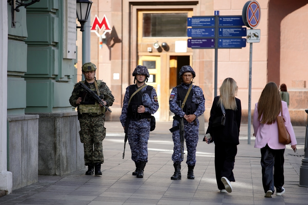 Moscow Russia - June 24, 2023:Red Square and the surrounding area during the Yevgeny Prigozhin riot. military with weapons on the streets of Moscow.