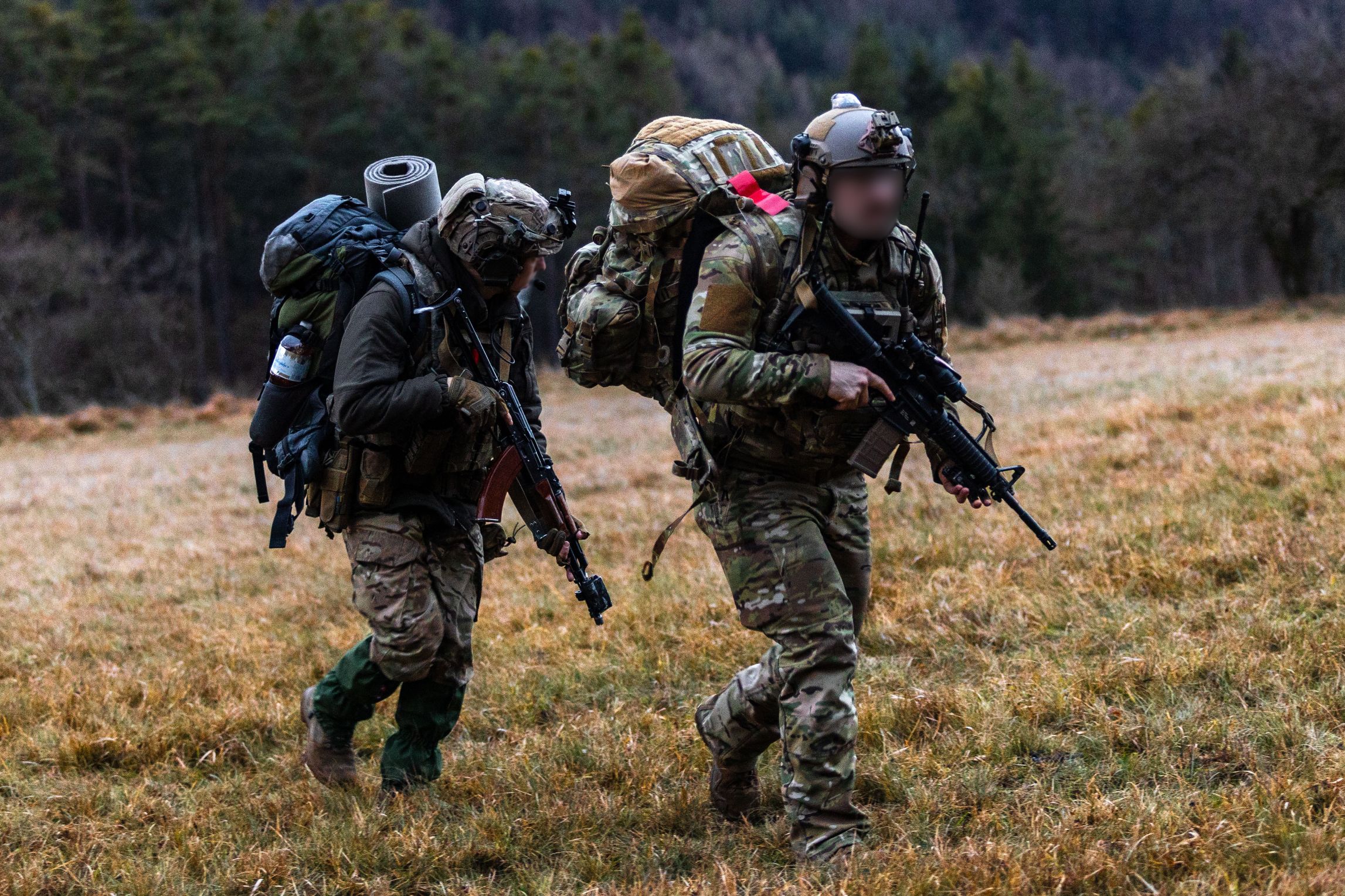 A Ukrainian Special Forces soldier and a U.S. Army's 10th Special Forces Group soldier move to an observation post during Exercise Combined Resolve 16 in Hohenfels, Germany
