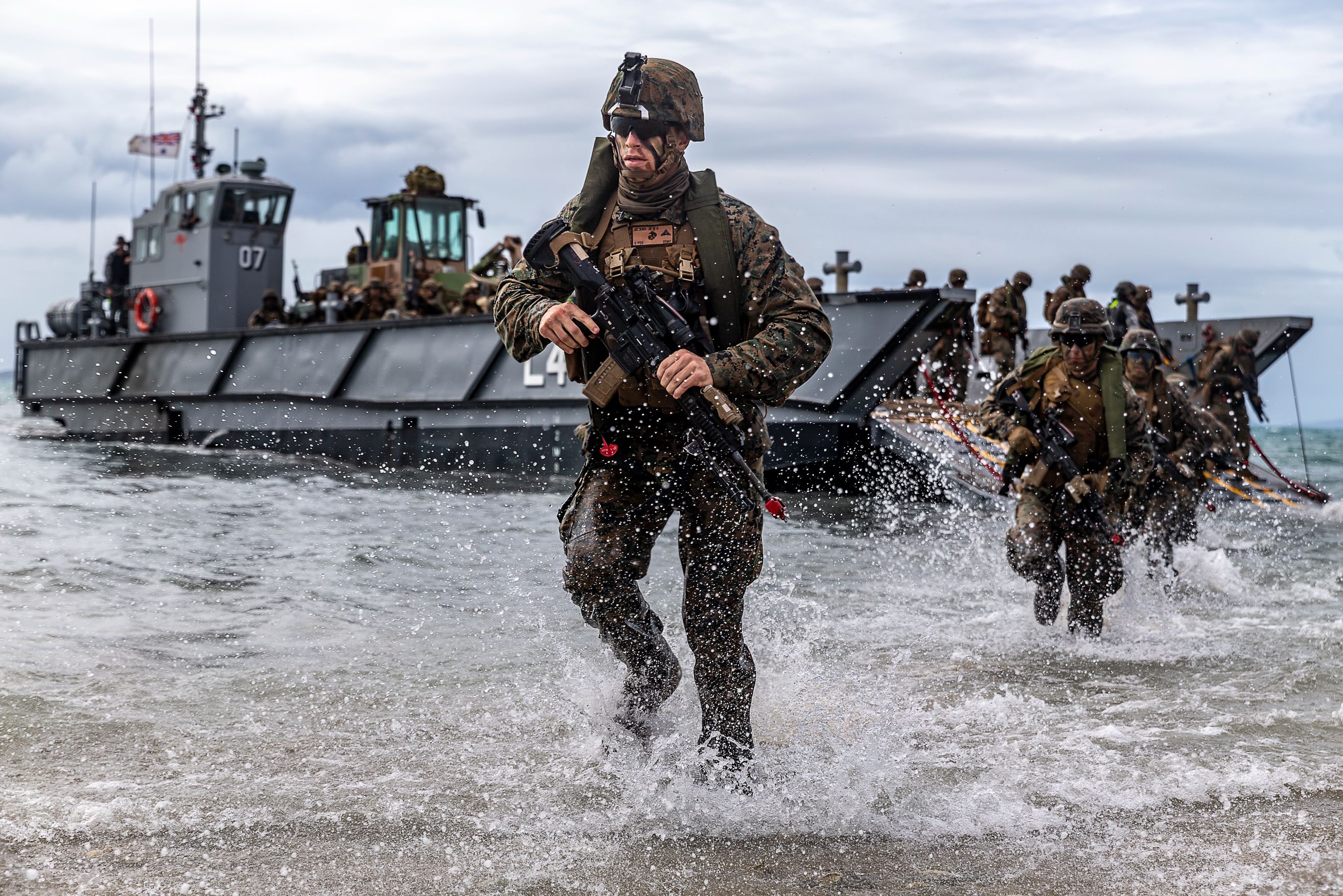 U.S. Marines conduct a simulated amphibious assault of exercise Talisman Sabre 19 in Bowen, Australia, July 22, 2019. Talisman Sabre provides an opportunity to conduct operations in a combined, joint and interagency environment that will increase participating countries' abilities to plan and execute contingency responses, from combat missions to humanitarian assistance efforts. (U.S. Marine Corps photo by Lance Cpl. Tanner D. Lambert)