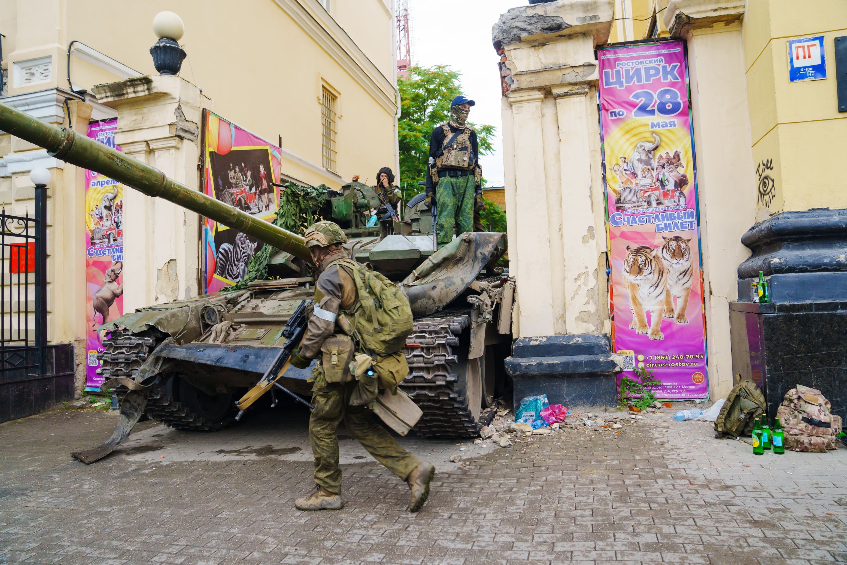 Russia, Rostov-on-Don, 24.06.2023. A tank stuck in the gates of the circus on the streets of the city during the attempted military coup in Russia.