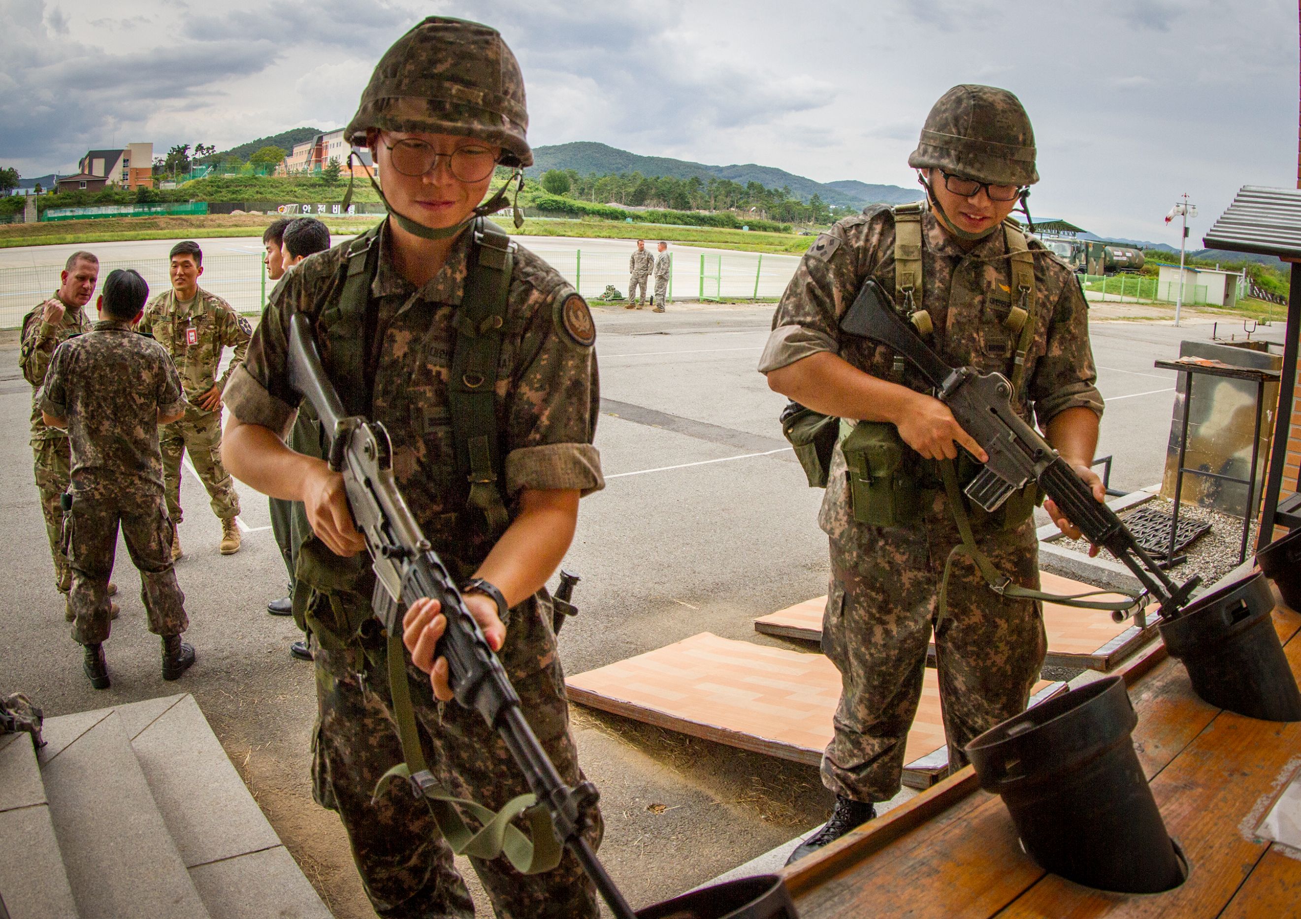 Two South Korean soldiers clear their weapons at an airfield in Yongin, South Korea, Aug. 29, 2016. (U.S. Army photo by Staff Sgt. Ken Scar)