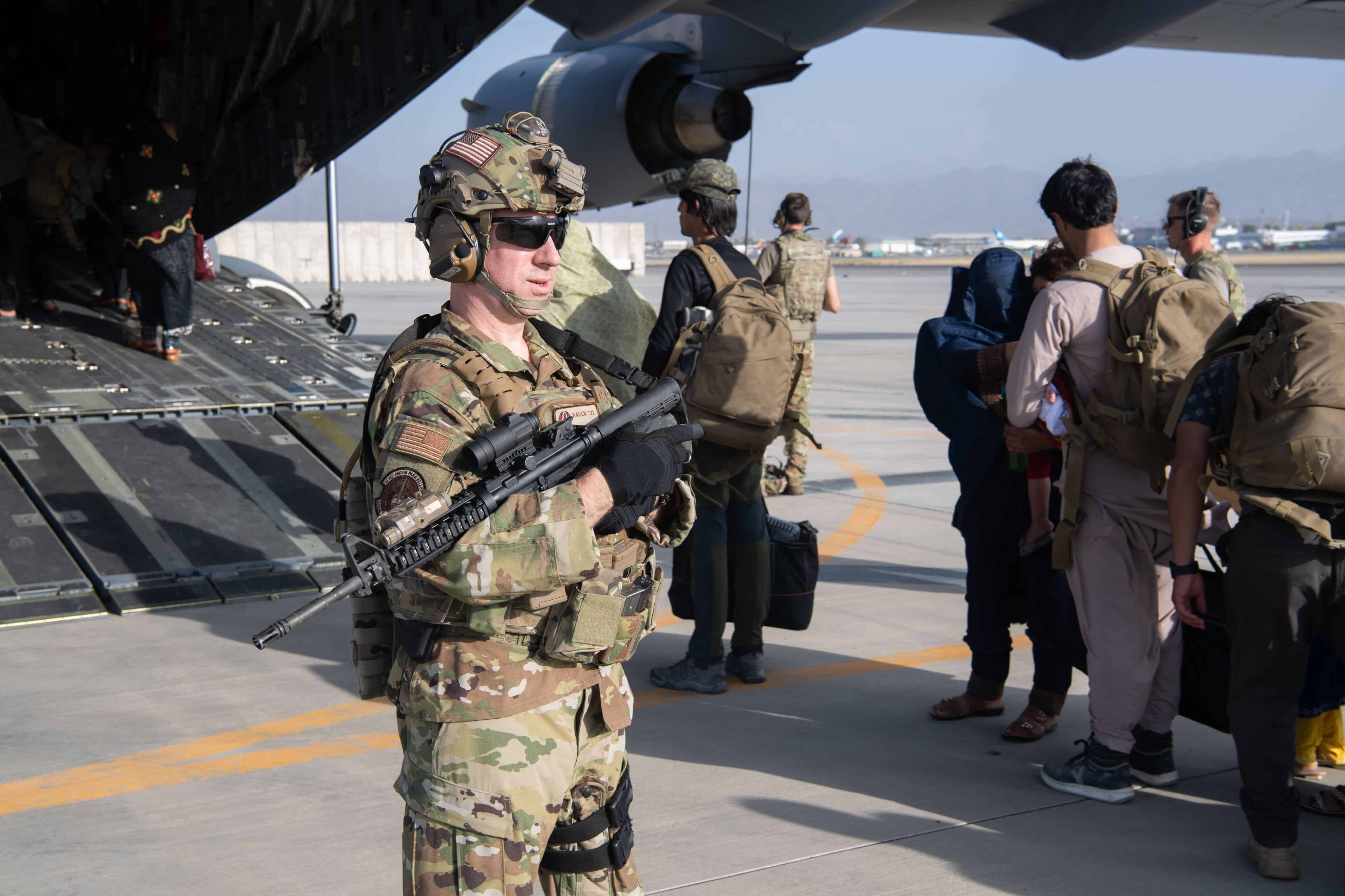 A U.S. Air Force security forces raven, assigned to the 816th Expeditionary Airlift Squadron, maintain a security cordon around a U.S. Air Force C-17 Globemaster III aircraftin support of the Afghanistan evacuation at Hamid Karzai International Airport (HKIA), Afghanistan, Aug. 24, 2021. (U.S. Air Force photo by Master Sgt. Donald R. Allen)