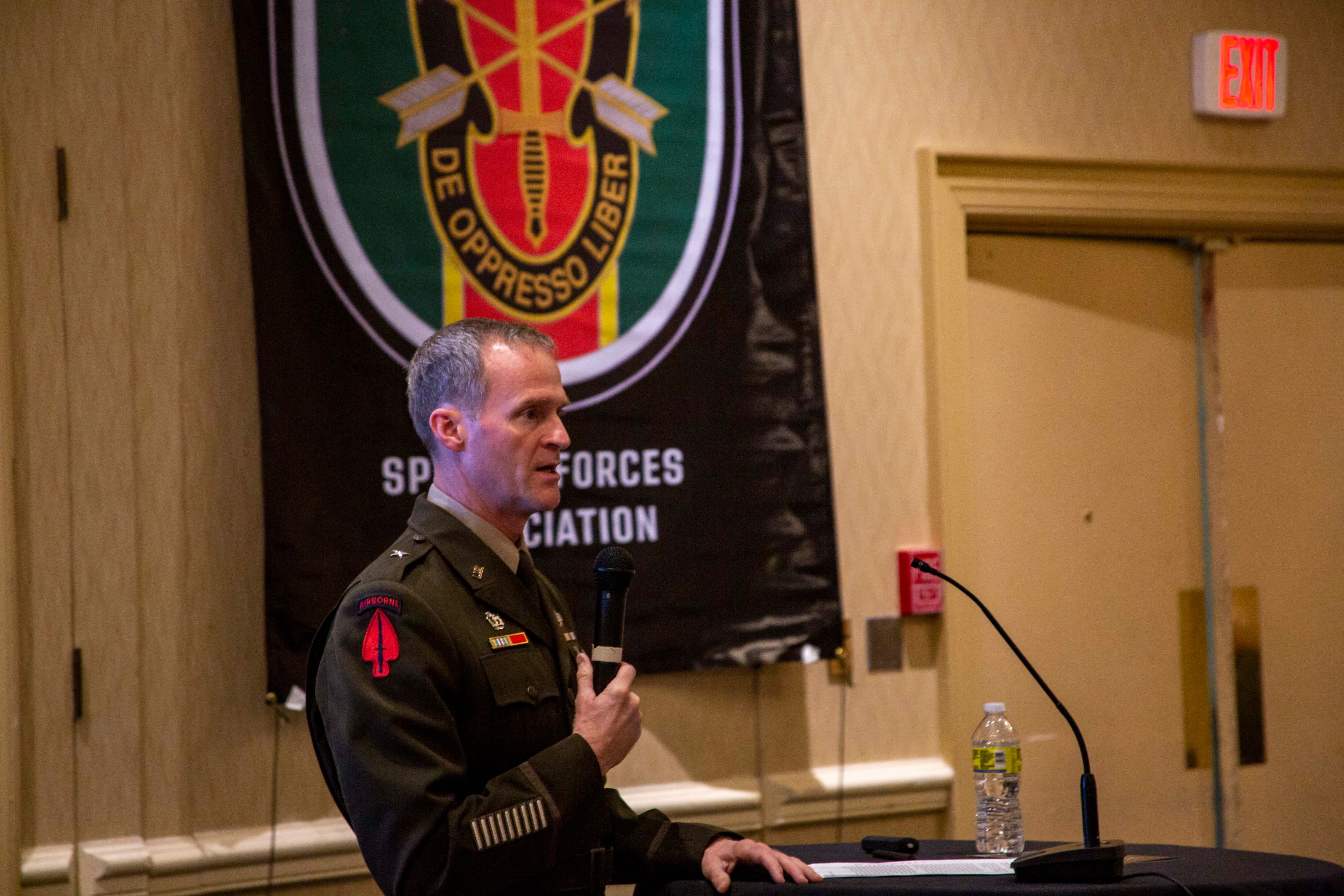 Deputy Commanding Geranel Brigadier General Gil Ferguson hosted an interactive discussion about 1st Special Force Command (Airborne) (1SFC(A)) current and future plans during a Special Forces Association Convention (SFACON), where Green Berets, Soldiers and retirees attended a four-day event held from September 21-24, 2022