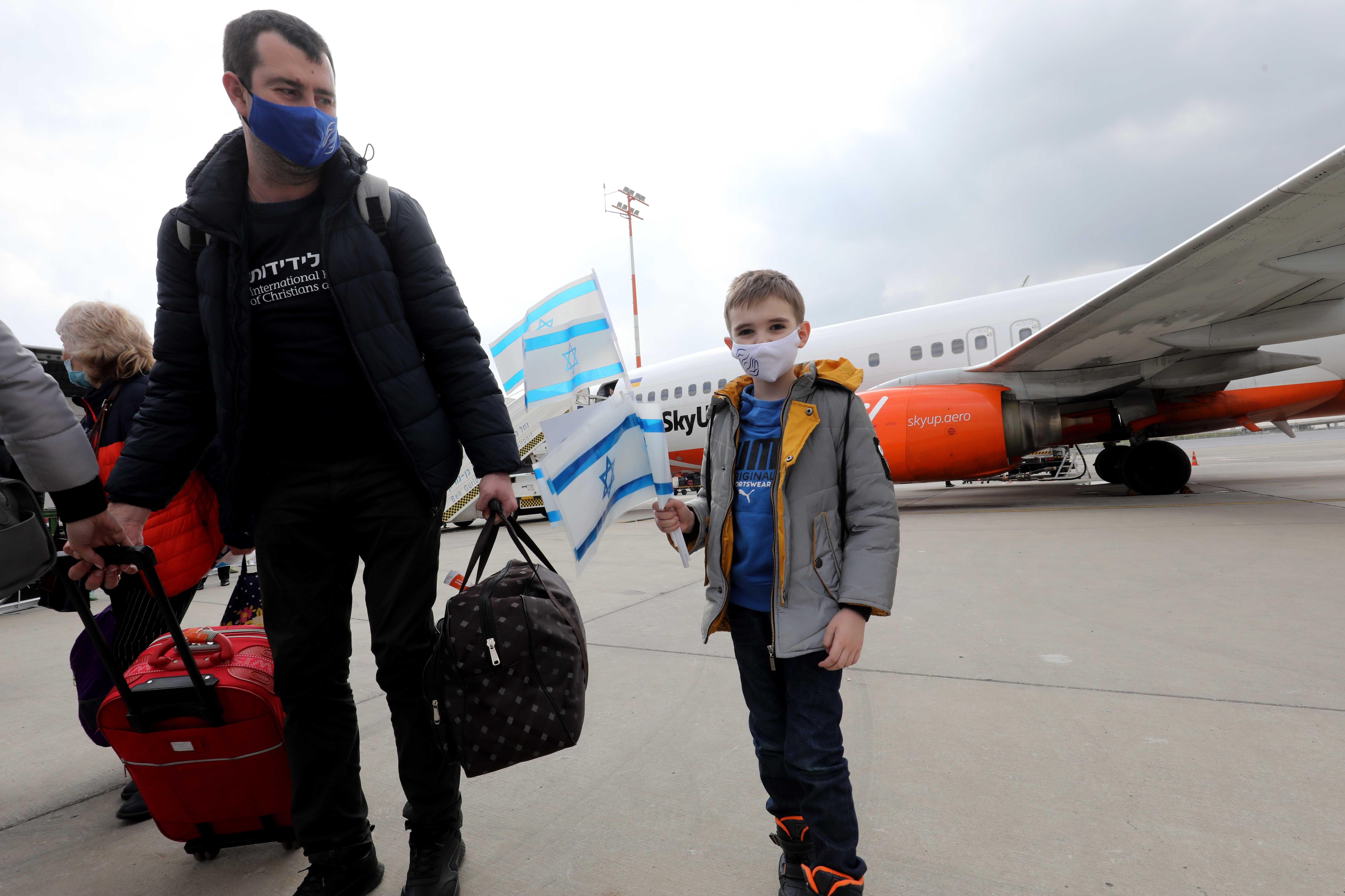 Ukrainian immigrants arrive at Tel Aviv Inter' Airport on February 20, 2022. Dozens of new immigrants from Ukraine arrived in Israel as tensions on the frontier between Ukraine and Russia.