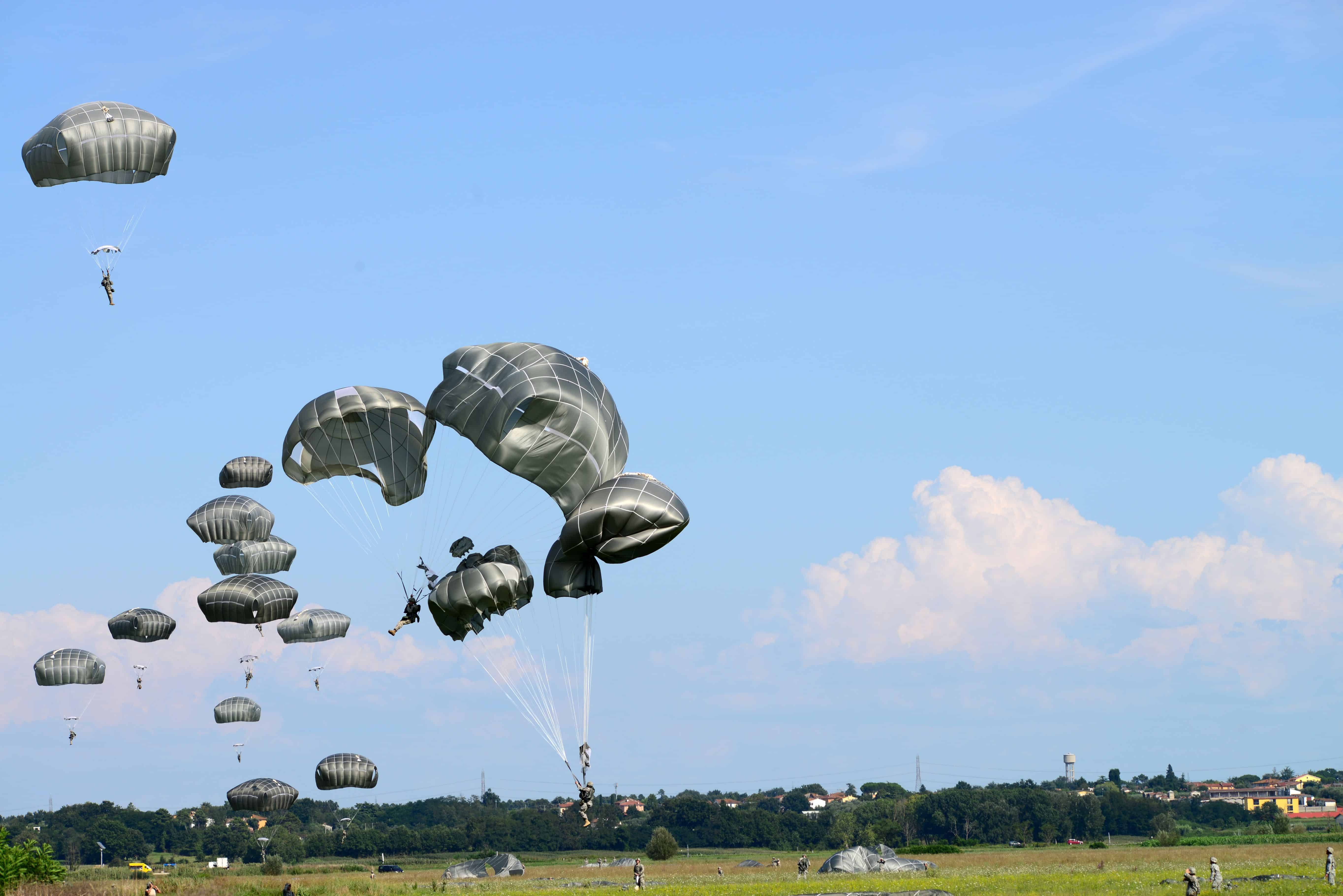 U.S. Army paratroopers with the 173rd Airborne Brigade execute emergency procedures in response to a T-11 parachute system malfunction during airborne training above the Nella Drop Zone in Tuscany, Italy, Aug. 7, 2014. (Photo by Training Support Specialist Vincenzo Vitiello/released)