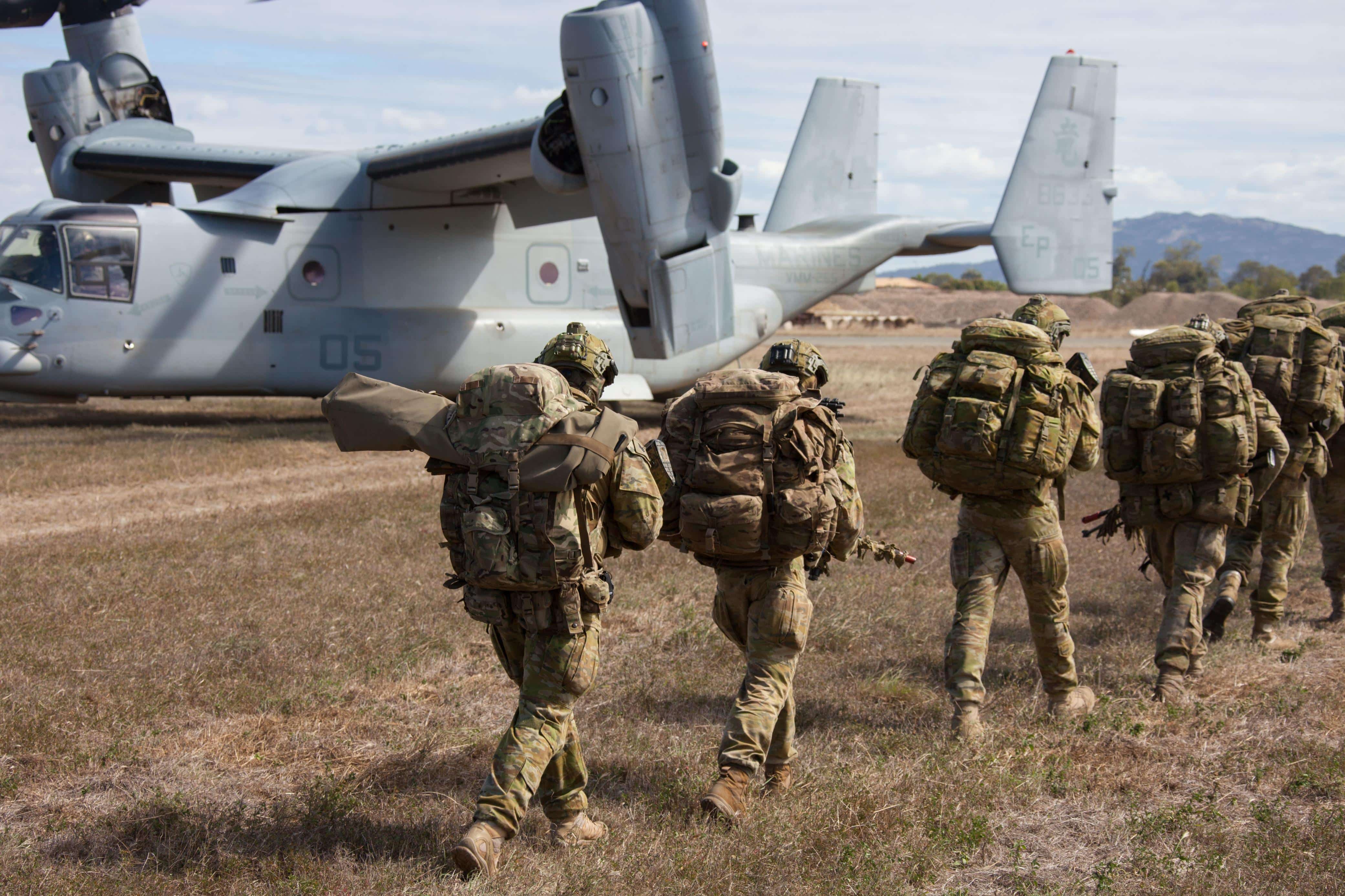 A group of Australian Soldiers prepare to fly in an MV-22B Osprey tiltrotor aircraft with Marine Medium Tiltrotor Squadron 265 (Reinforced), 31st Marine Expeditionary Unit in Bowen, Queensland, Australia, July 23, 2019. The 31st MEU and USS Wasp (LHD 1) Amphibious Ready Group are currently participating in Exercise Talisman Sabre 2019