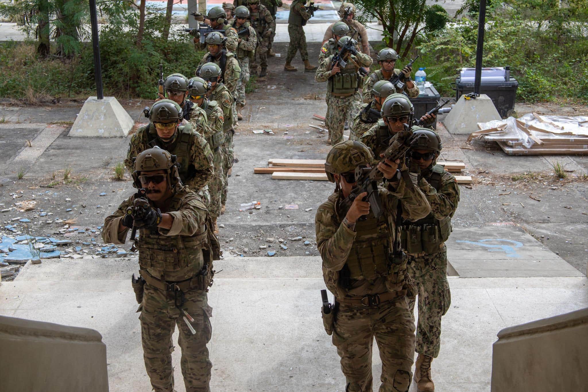 Members of the 7th Special Forces Group (Airborne), along with their Ecuadorian partner force conduct stairwell clearing techniques during close quarter battle (CQB) in Manta, Ecuador, May 16, 2022. 7th Special Forces ODAs conduct CQB with partner forces during a joint combined exchange training (JCET).