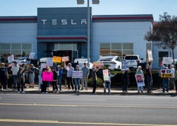Tesla Service Center in Las Vegas Targeted in Attack