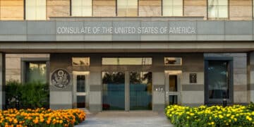 22 Dead as Shiite Mobs Breach U.S. Consulate in Karachi, Torch UN Offices in Northern Pakistan