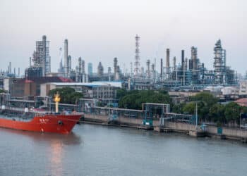 China Shields Five Iran-Oil Refiners with First-Ever Blocking Order, 12 Days Before Trump Visit