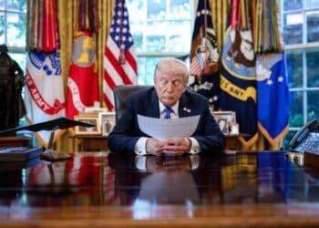 Trump Halts Iran Strikes, Claims “Near Deal” While Tehran Hesitates