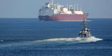 Hormuz Evacuation Halted After IRGC Targets Ship Outside UN Framework