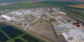 Ukraine Strikes Two Russian Oil Refineries as Fuel Crisis Deepens
