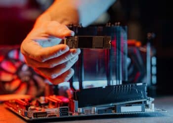 FROST Attack Lets Websites Silently Identify Open Apps and Browsing via SSD Timing