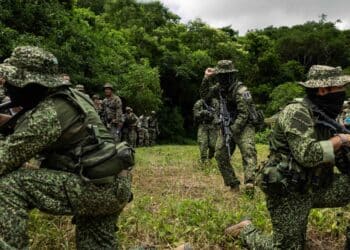 Video Shows Colombia’s Jungle Commandos Extracting Under Fire Aboard a Black Hawk