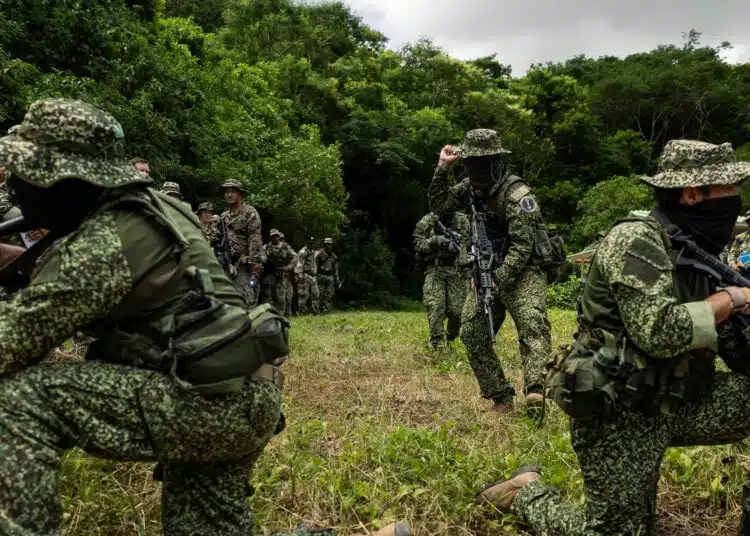 Video Shows Colombia’s Jungle Commandos Extracting Under Fire Aboard a Black Hawk