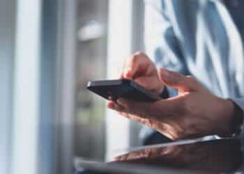 Experts Warn ‘Hi Mom’ WhatsApp Scam Now Uses AI Voice Impersonation