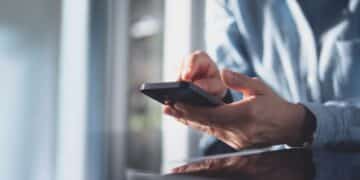 Experts Warn ‘Hi Mom’ WhatsApp Scam Now Uses AI Voice Impersonation