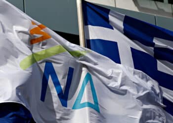 Greece Firebomb Attacks Target Ruling Party Figures, Leaving One Dead