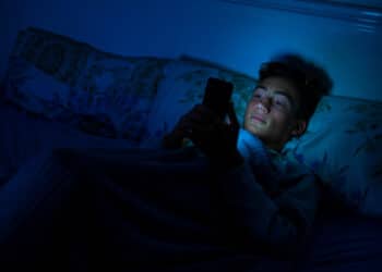 UK Sets Midnight Social Media Curfew for Older Teens, Leaves VPNs Unrestricted