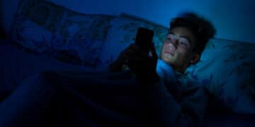 UK Sets Midnight Social Media Curfew for Older Teens, Leaves VPNs Unrestricted